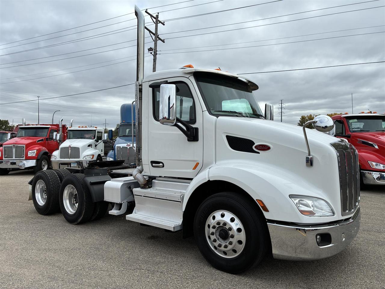2021 Peterbilt 579 in South St. Paul, MN — photo 7