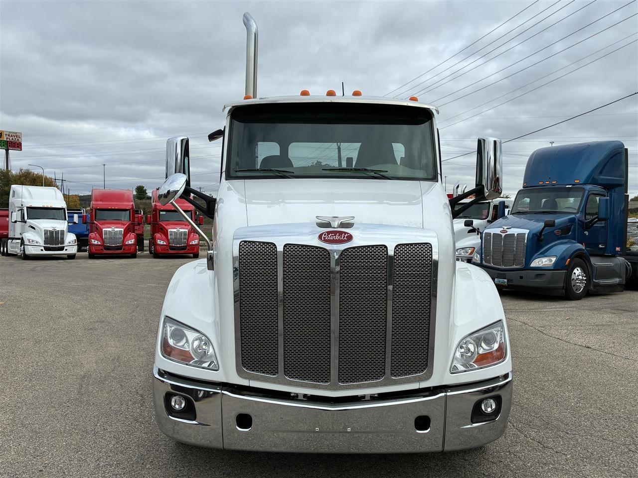 2021 Peterbilt 579 in South St. Paul, MN — photo 8