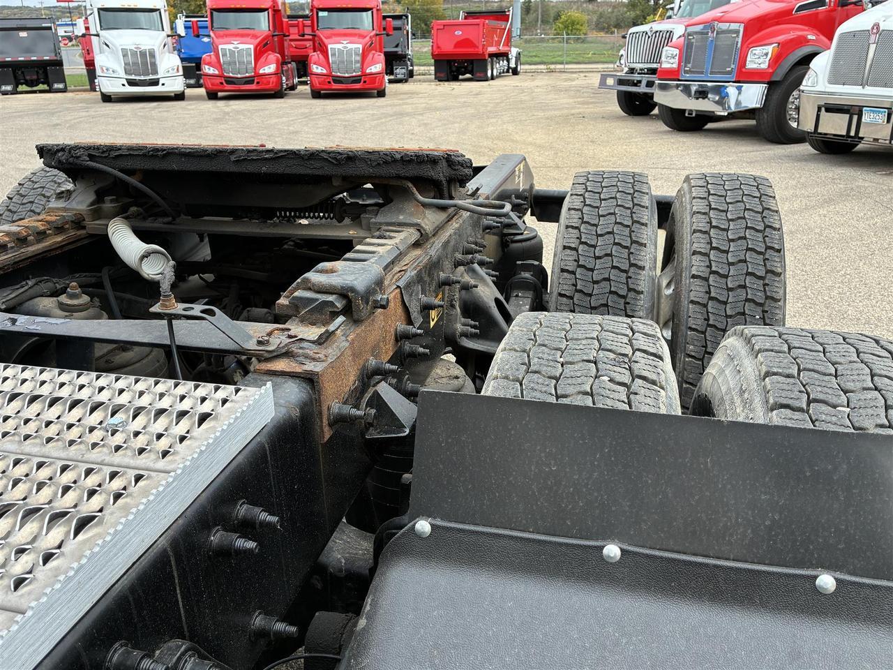 2021 Peterbilt 579 in South St. Paul, MN — photo 4