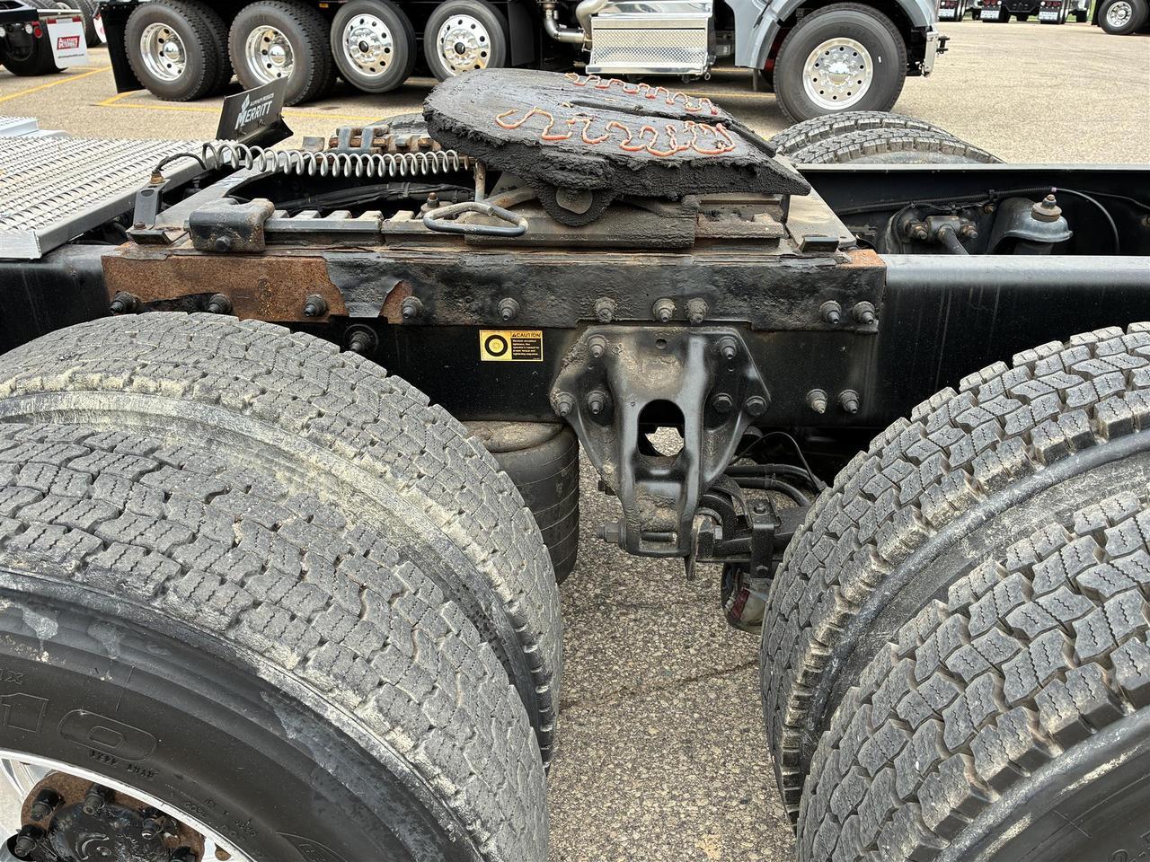 2021 Peterbilt 579 in South St. Paul, MN — photo 3
