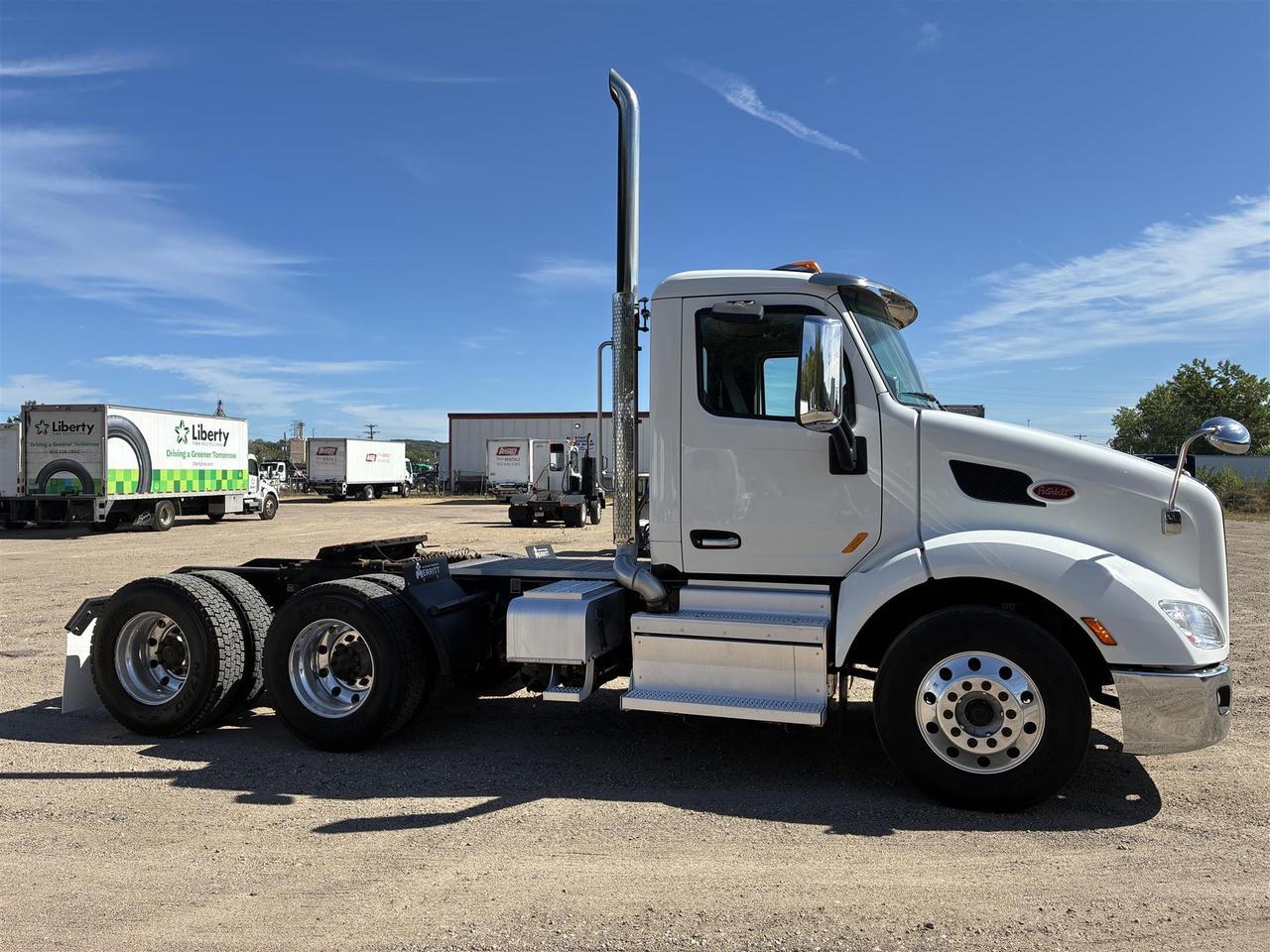 2021 Peterbilt 579 in South St. Paul, MN — photo 3