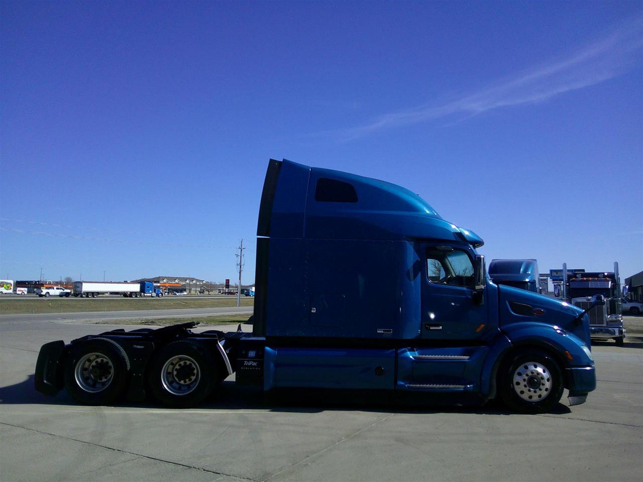 2021 Peterbilt 579 80" Ultraloft Eau Claire WI