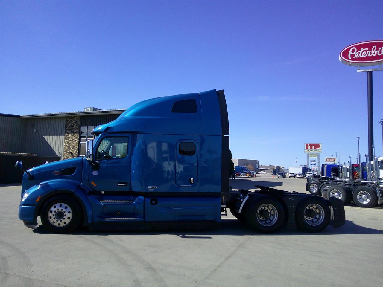 2021 Peterbilt 579 80" Ultraloft Eau Claire WI