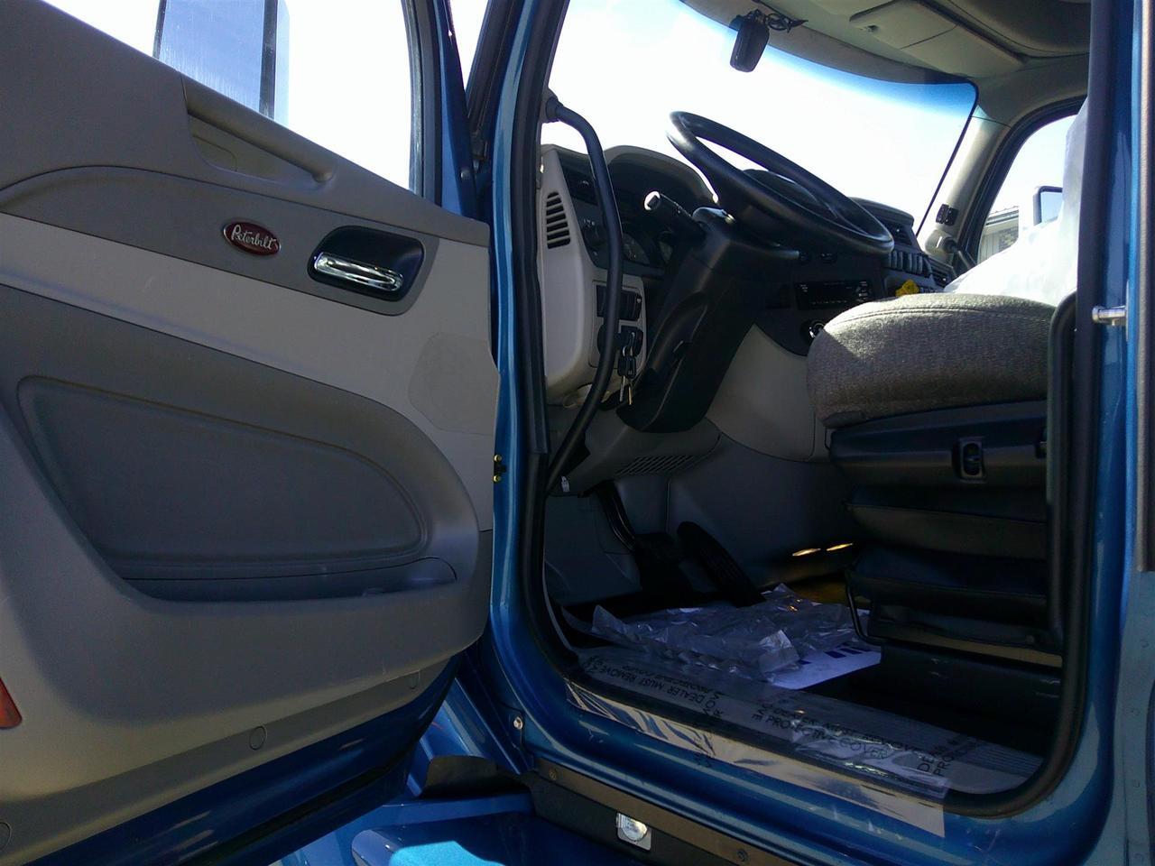 2021 Peterbilt 579 80" Ultraloft Eau Claire WI