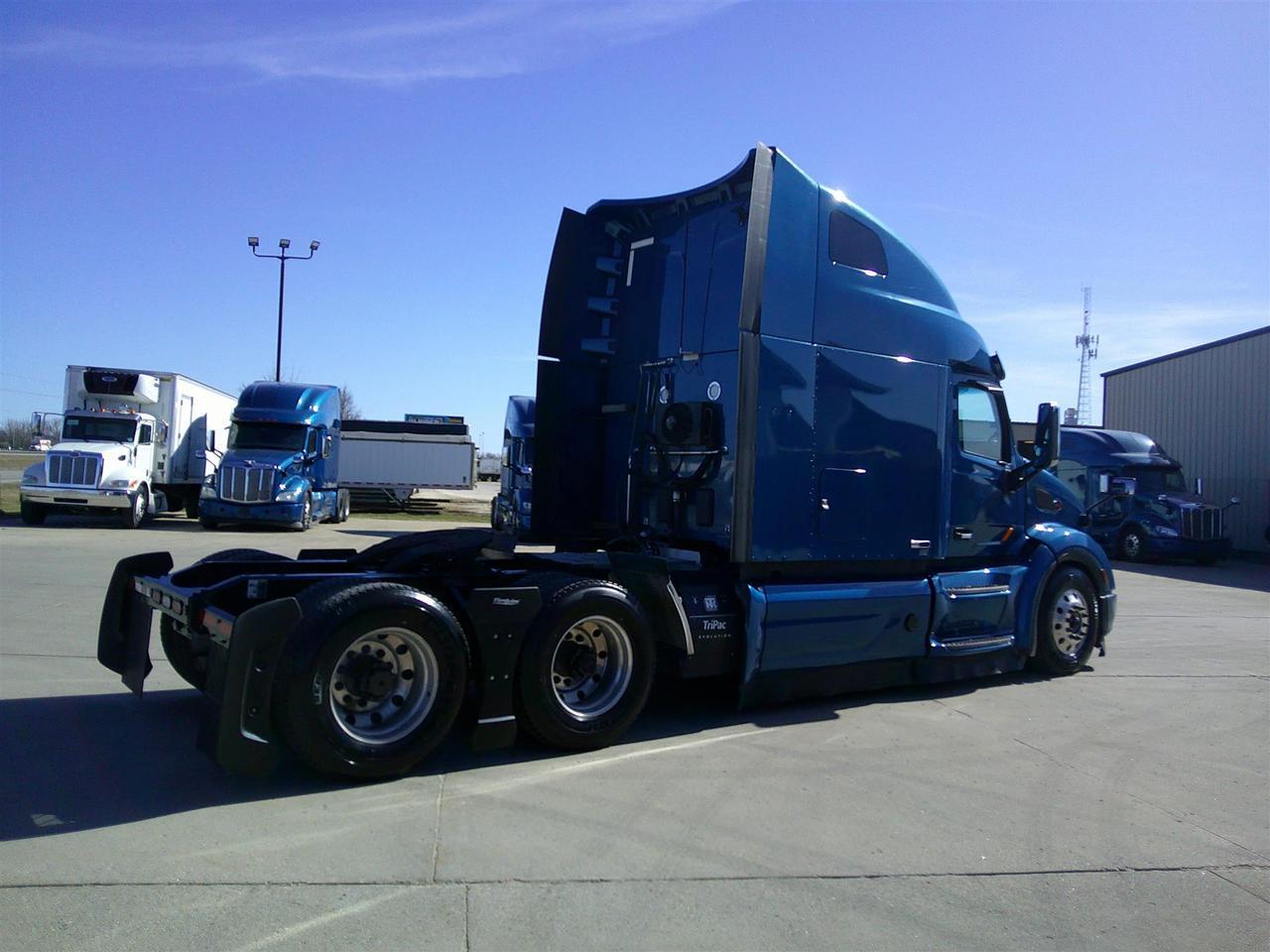 2021 Peterbilt 579 80" Ultraloft Eau Claire WI