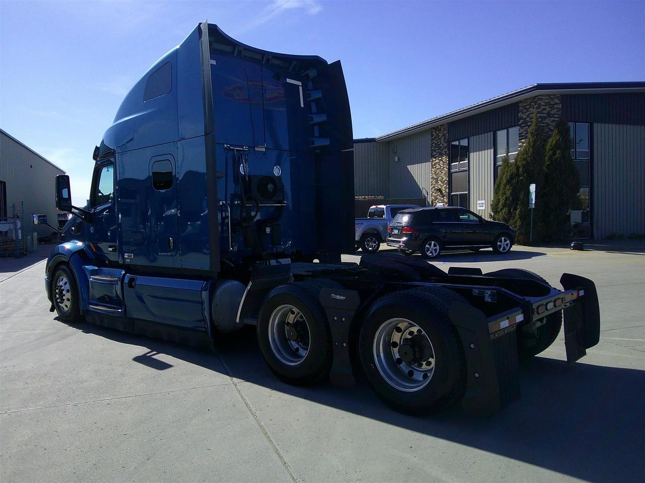 2021 Peterbilt 579 80" Ultraloft Eau Claire WI