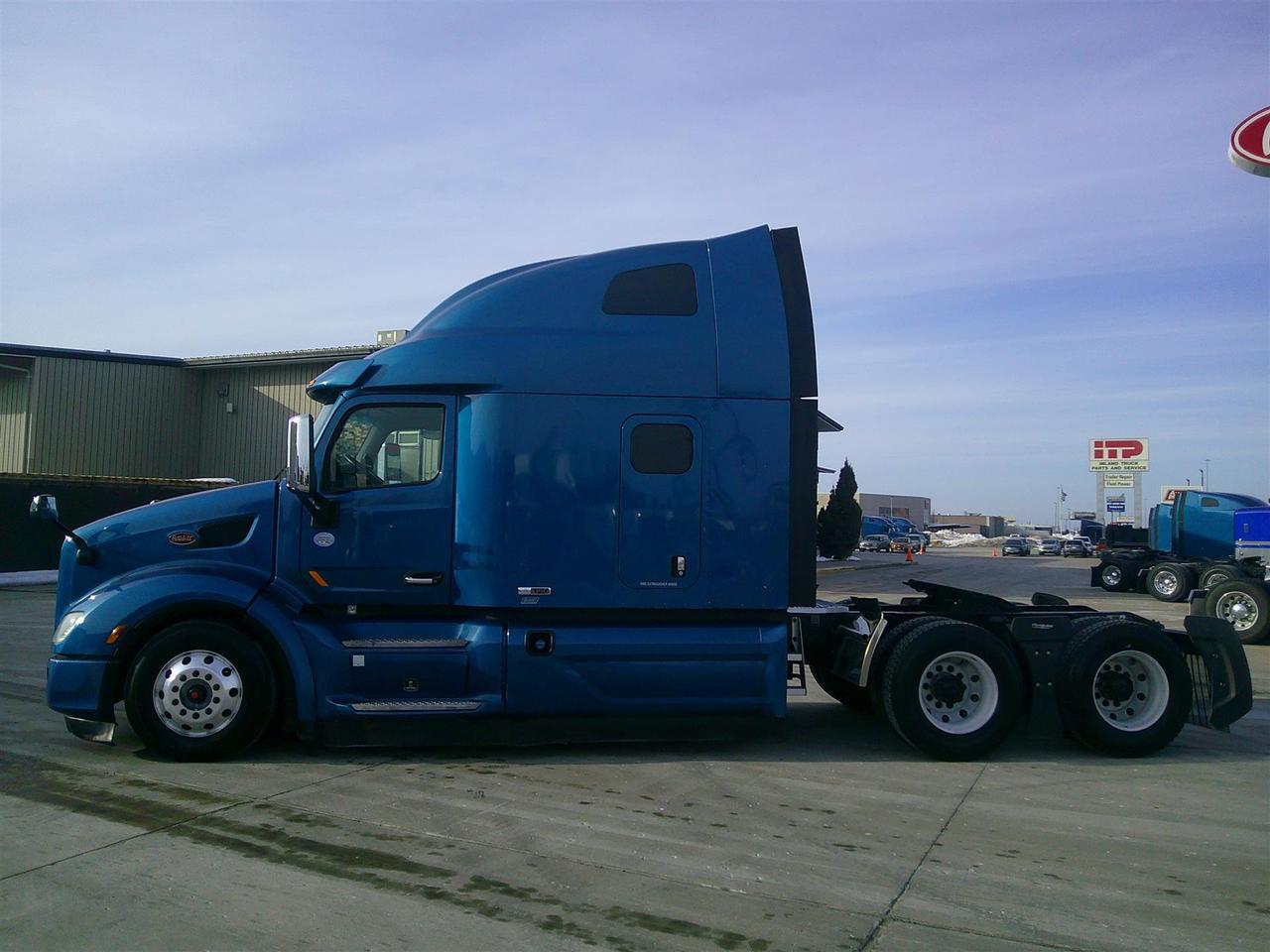 2021 Peterbilt 579 Sleeper