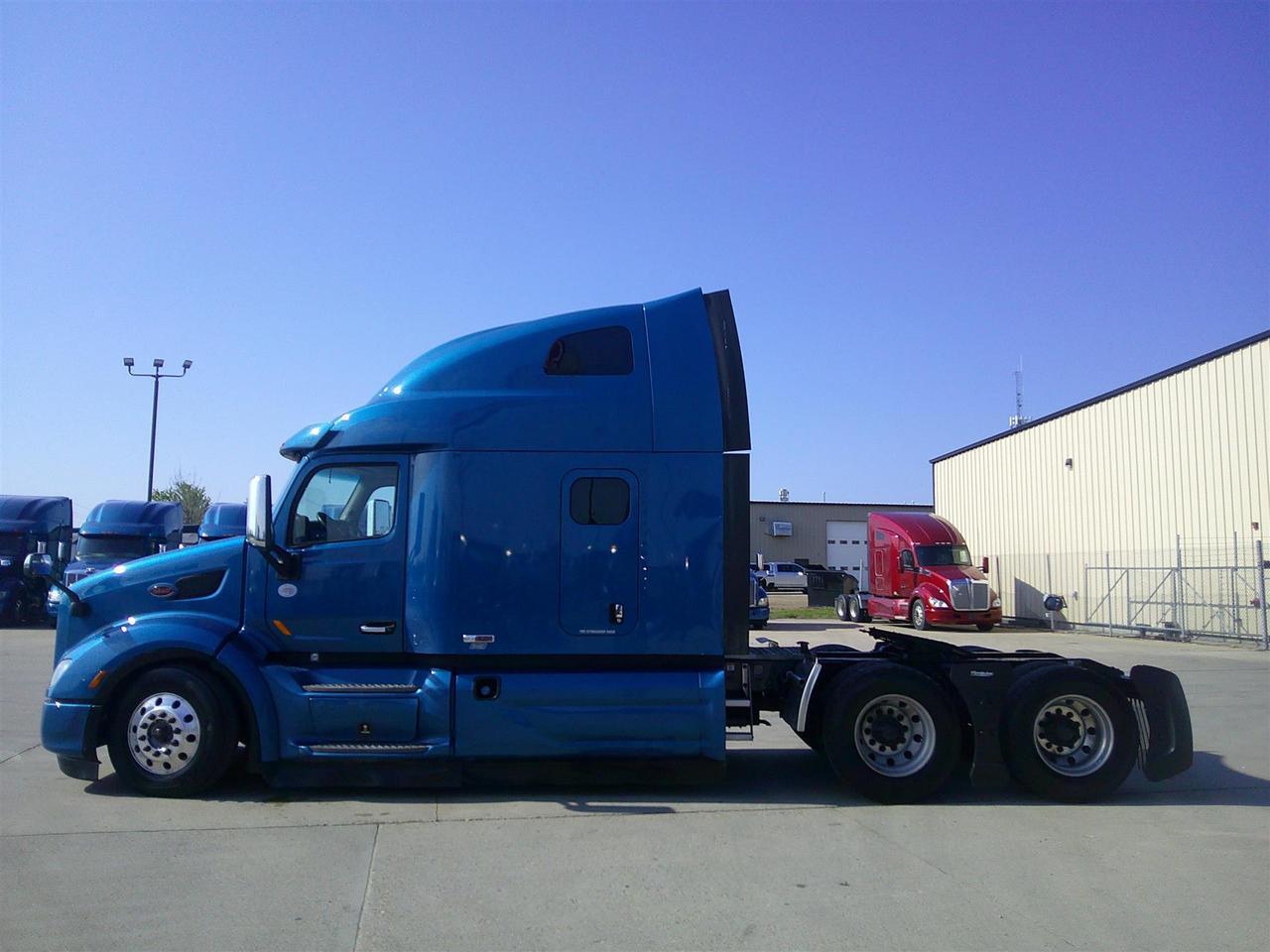 2021 Peterbilt 579 80" Ultraloft Eau Claire WI