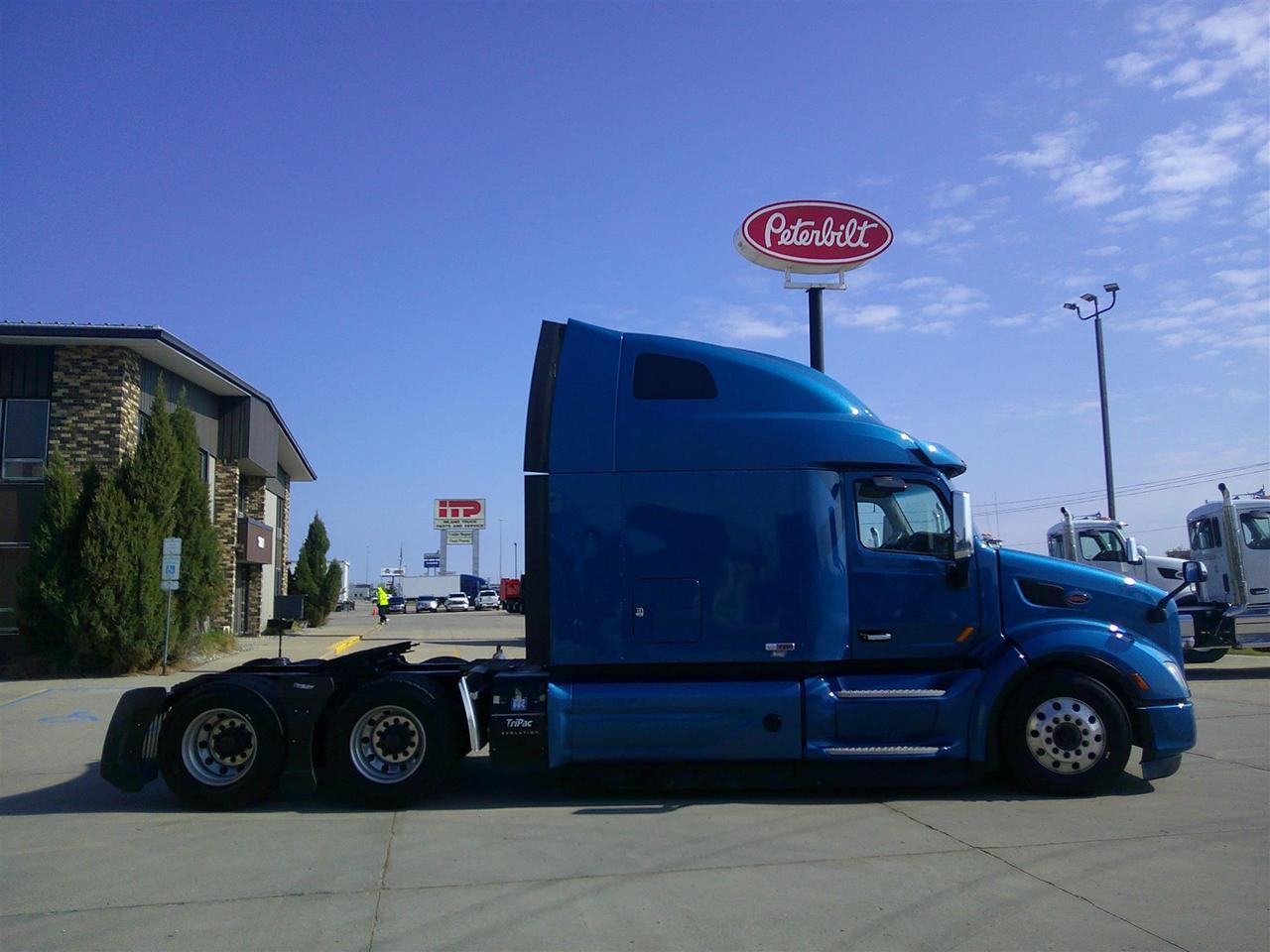 2021 Peterbilt 579 80" Ultraloft Eau Claire WI