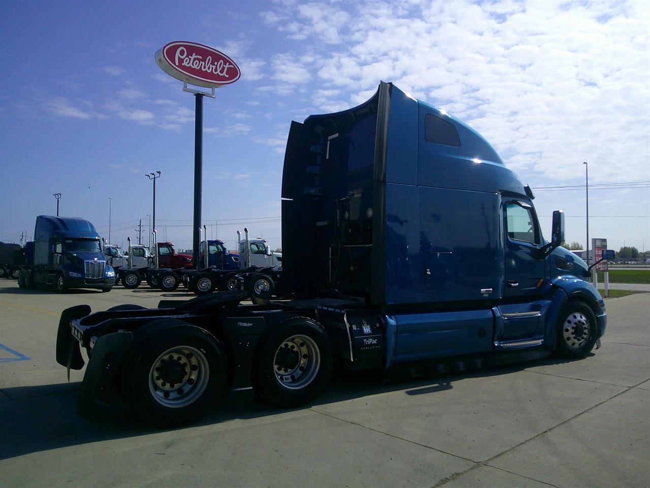 2021 Peterbilt 579 80" Ultraloft Eau Claire WI