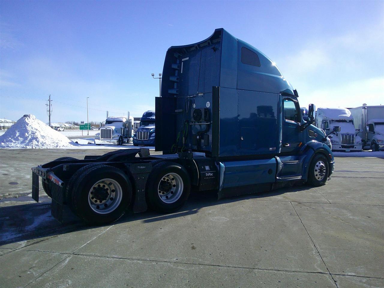 2021 Peterbilt 579 80" Ultraloft Rochester MN