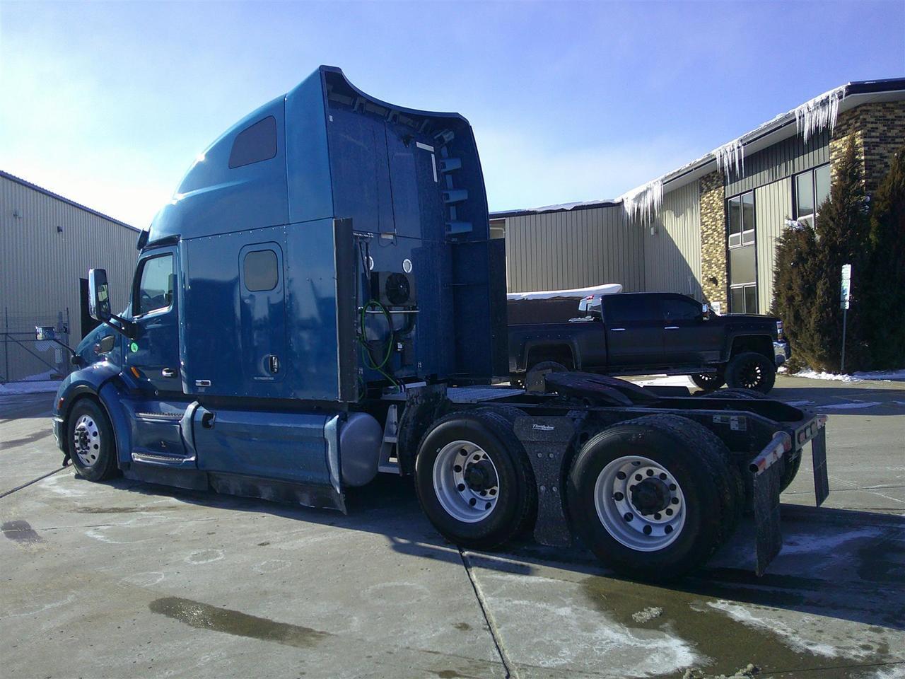 2021 Peterbilt 579 80" Ultraloft Rochester MN