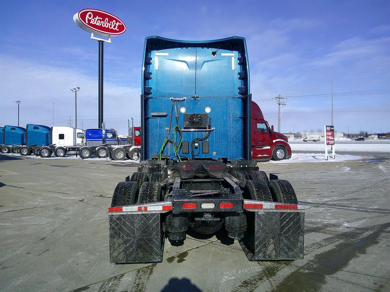 2021 Peterbilt 579 80" Ultraloft Rochester MN