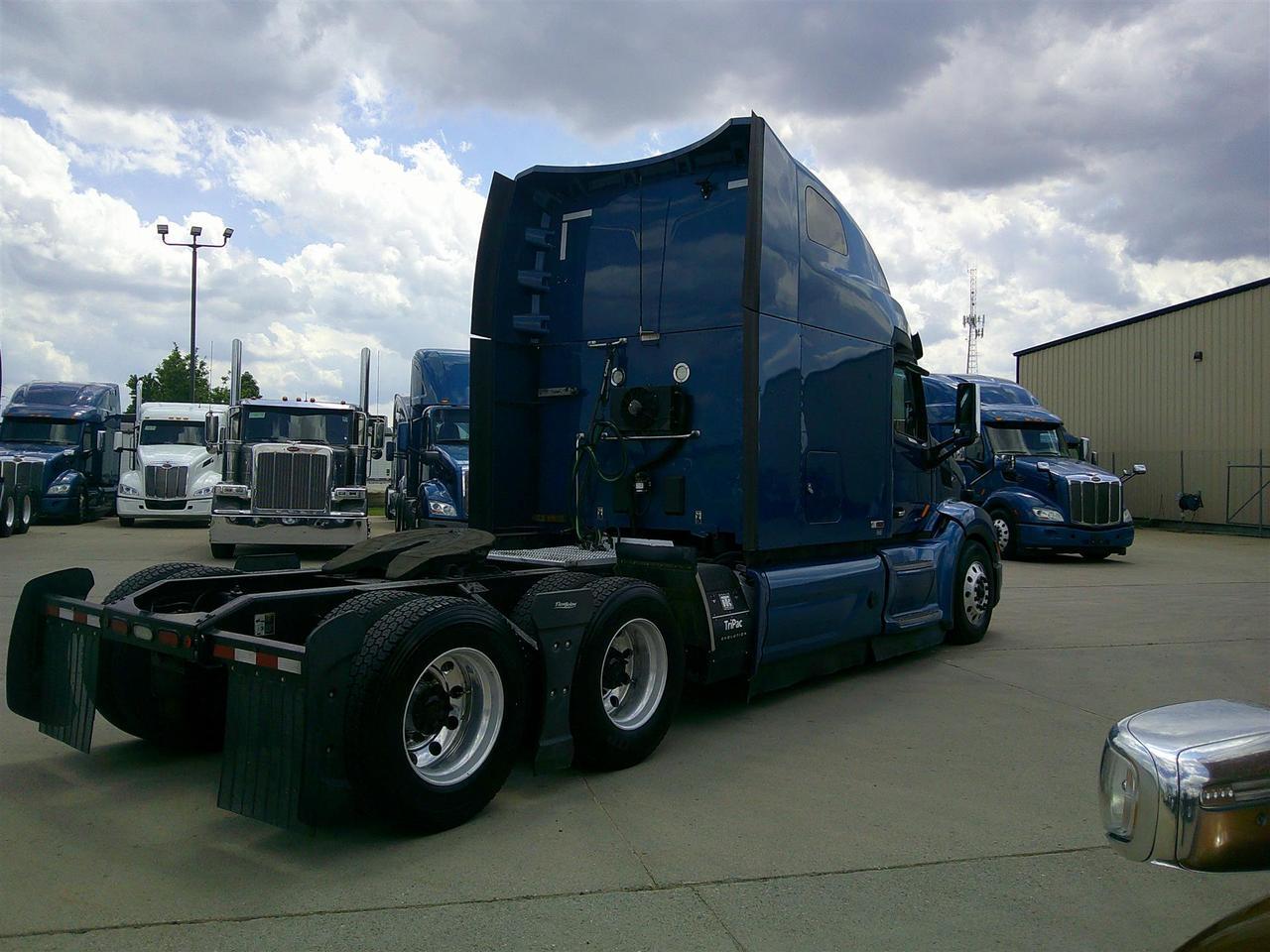 2021 Peterbilt 579 in Fargo, ND — photo 7