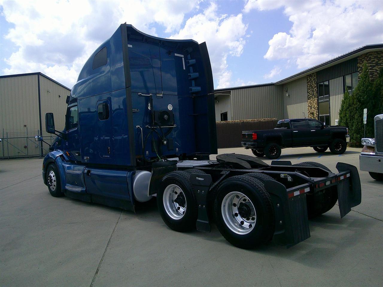 2021 Peterbilt 579 in Fargo, ND — photo 5