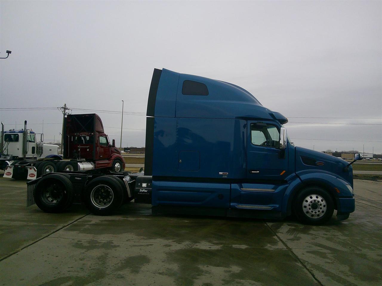 2021 Peterbilt 579 80" Ultraloft Fargo ND