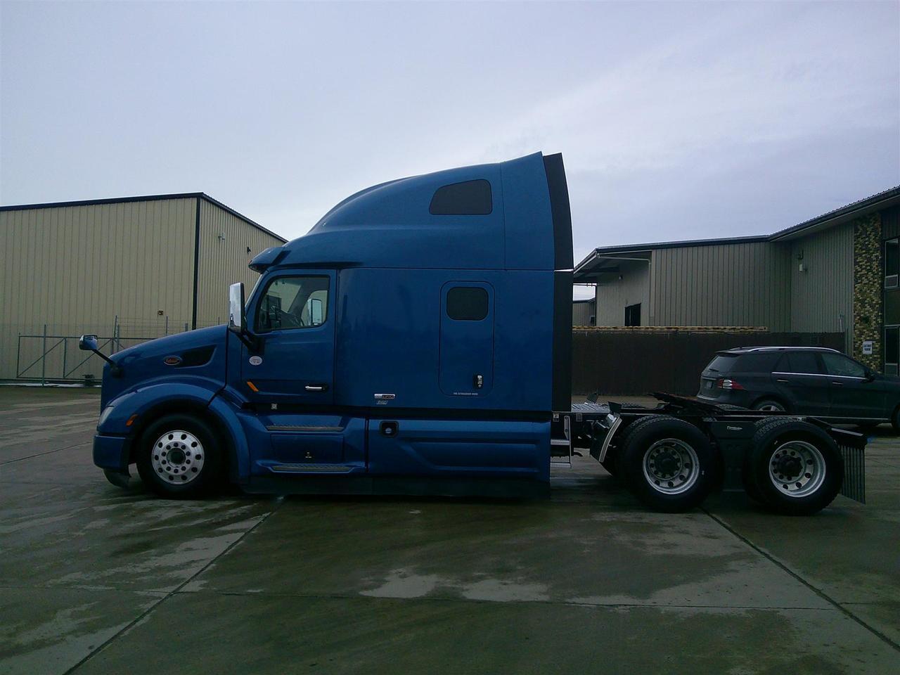 2021 Peterbilt 579 80" Ultraloft Fargo ND