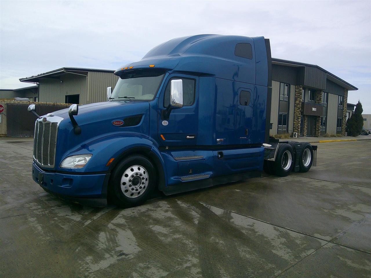 2021 Peterbilt 579 Sleeper