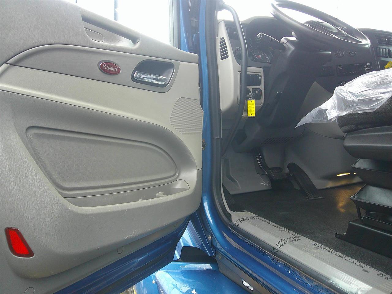 2021 Peterbilt 579 80" Ultraloft Fargo ND