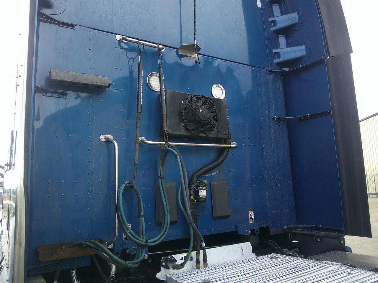 2021 Peterbilt 579 - image 3