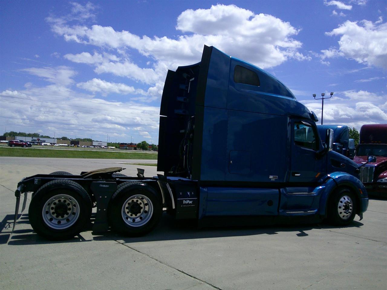 2021 Peterbilt 579 80" Ultraloft Fargo ND