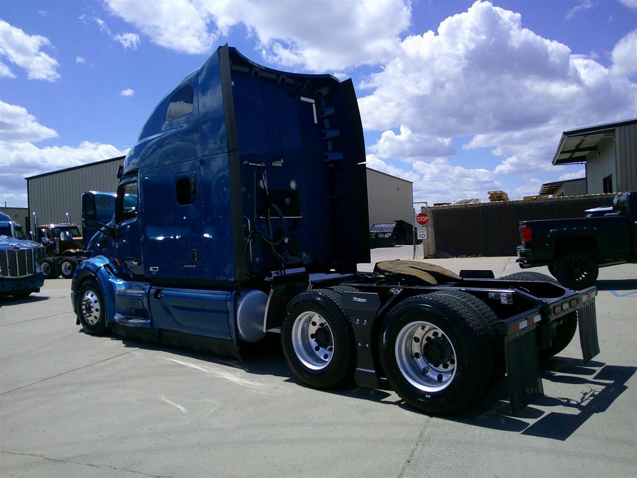 2021 Peterbilt 579 80" Ultraloft Fargo ND
