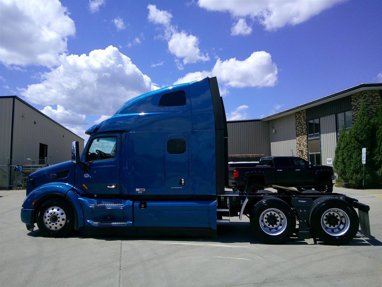 2021 Peterbilt 579 80" Ultraloft Fargo ND