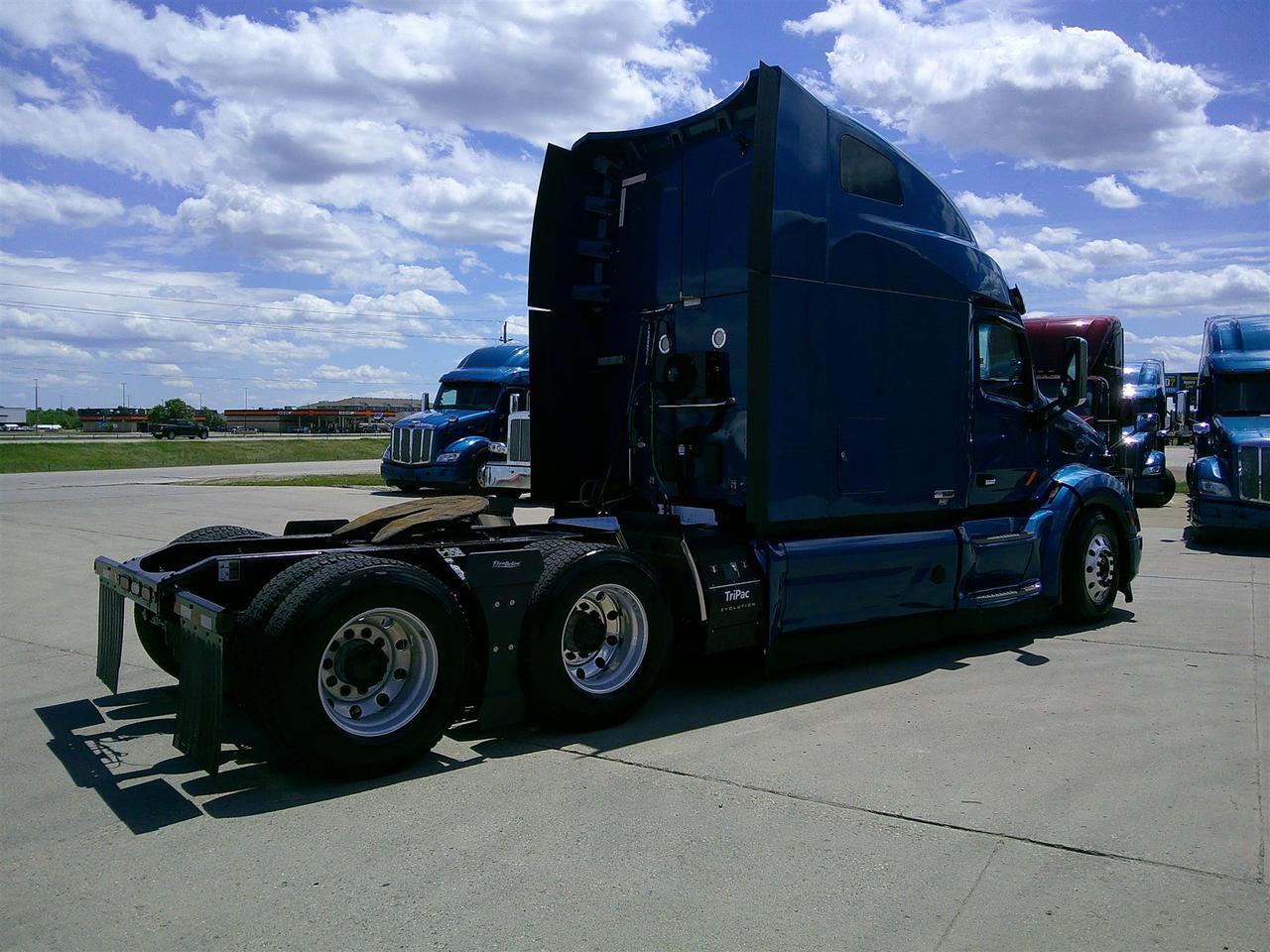 2021 Peterbilt 579 80" Ultraloft Fargo ND