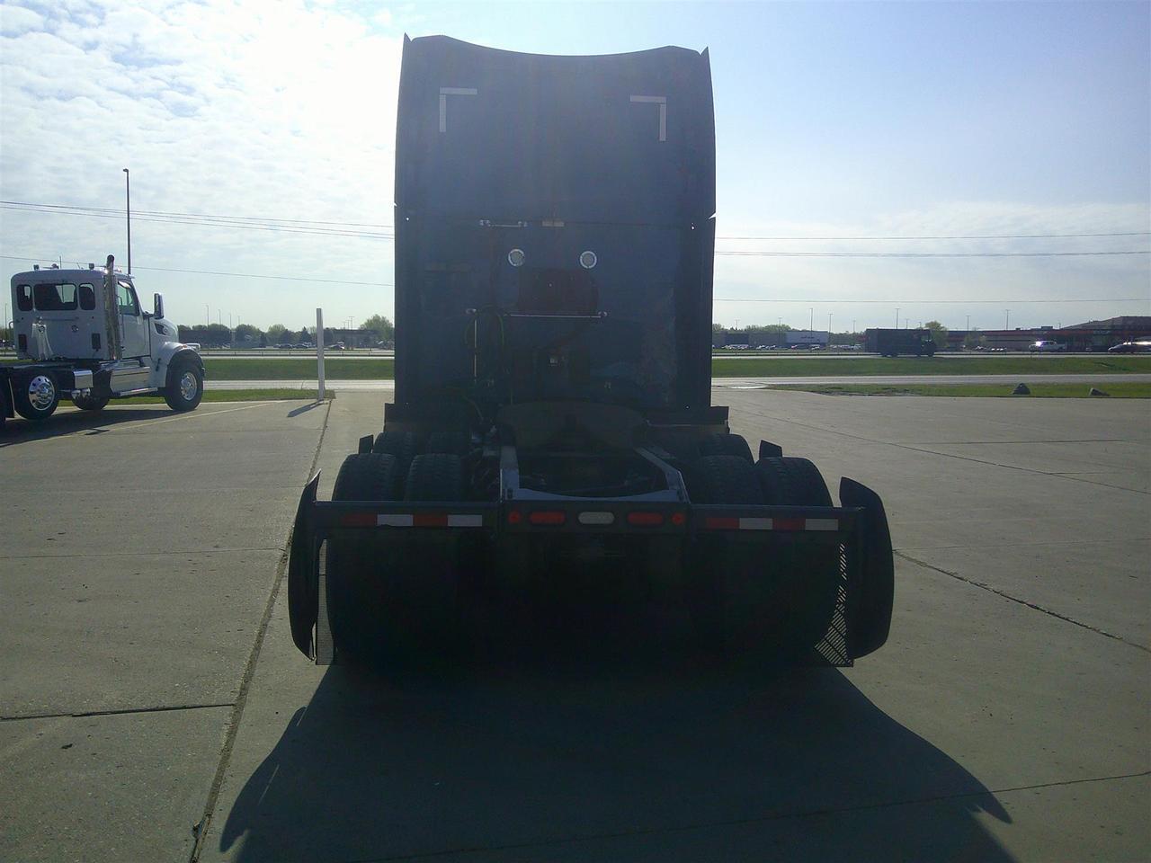 2021 Peterbilt 579 in Fargo, ND — photo 6