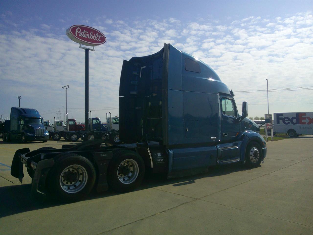 2021 Peterbilt 579 in Fargo, ND — photo 7
