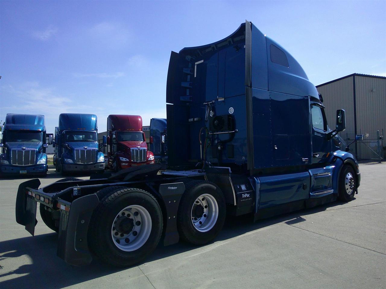 2021 Peterbilt 579 in Fargo, ND — photo 7