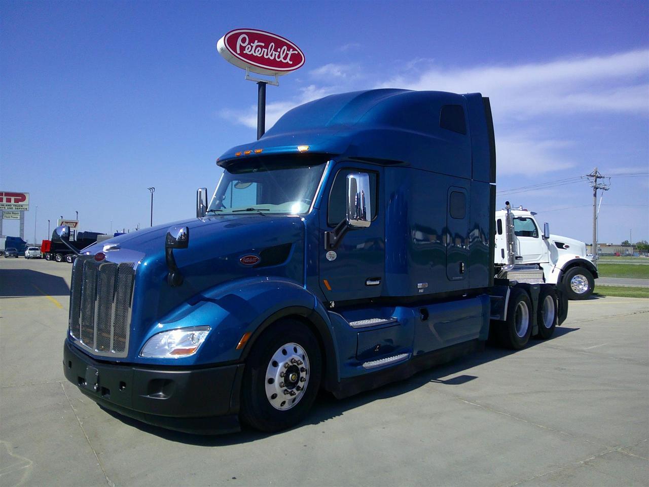 2021 Peterbilt 579 Sleeper