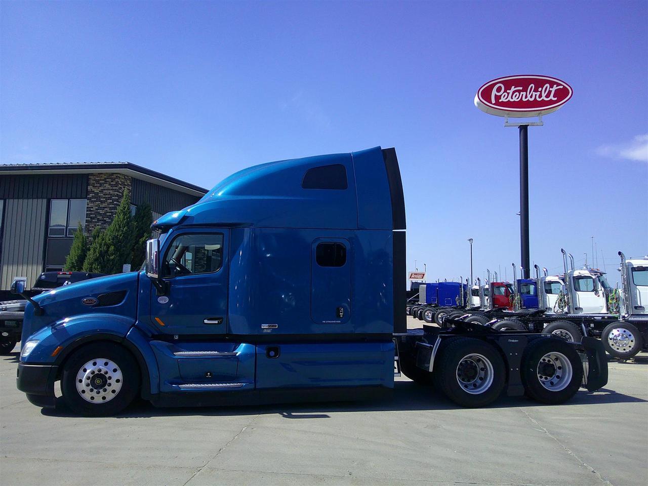 2021 Peterbilt 579 in Fargo, ND — photo 3
