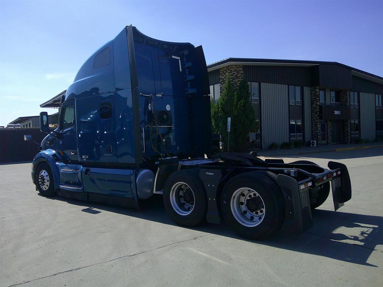 2021 Peterbilt 579 in Fargo, ND — photo 5
