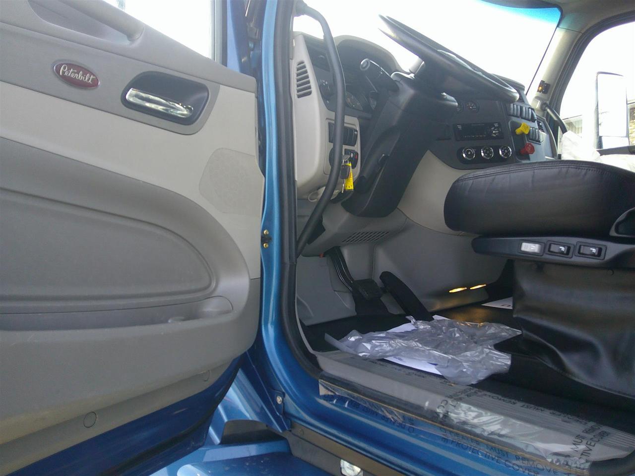 2021 Peterbilt 579 80" Ultraloft Fargo ND