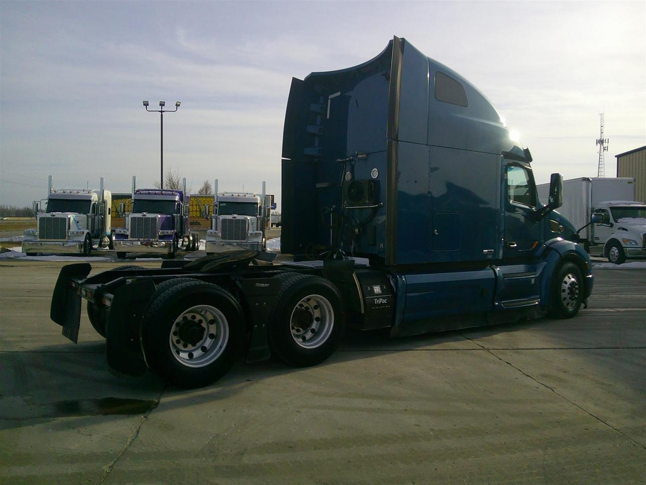 2021 Peterbilt 579 80" Ultraloft Fargo ND