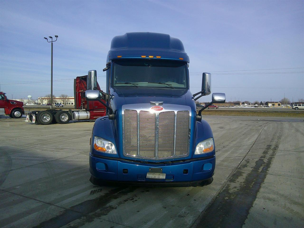 2021 Peterbilt 579 80" Ultraloft Fargo ND
