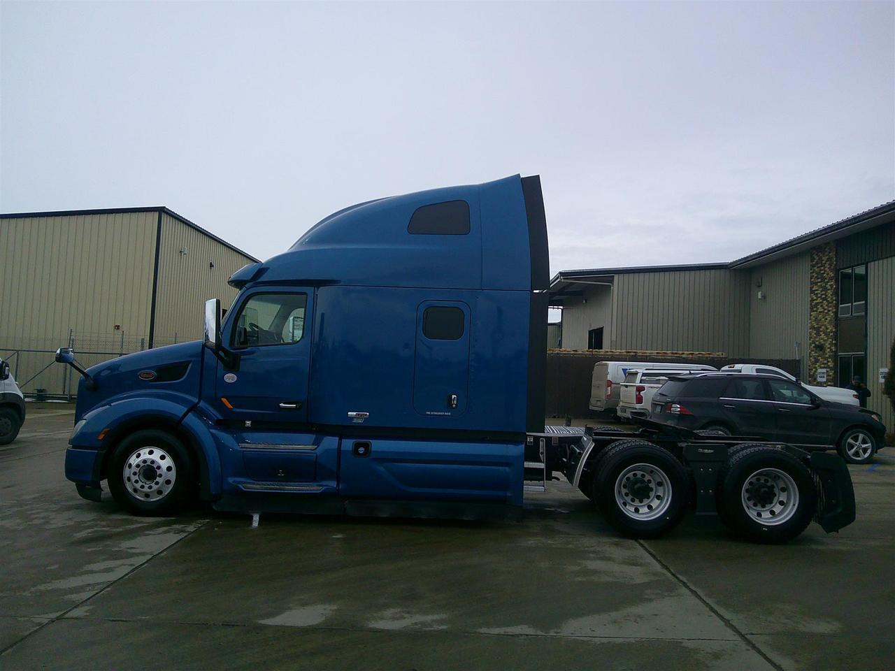 2021 Peterbilt 579 80" Ultraloft Fargo ND