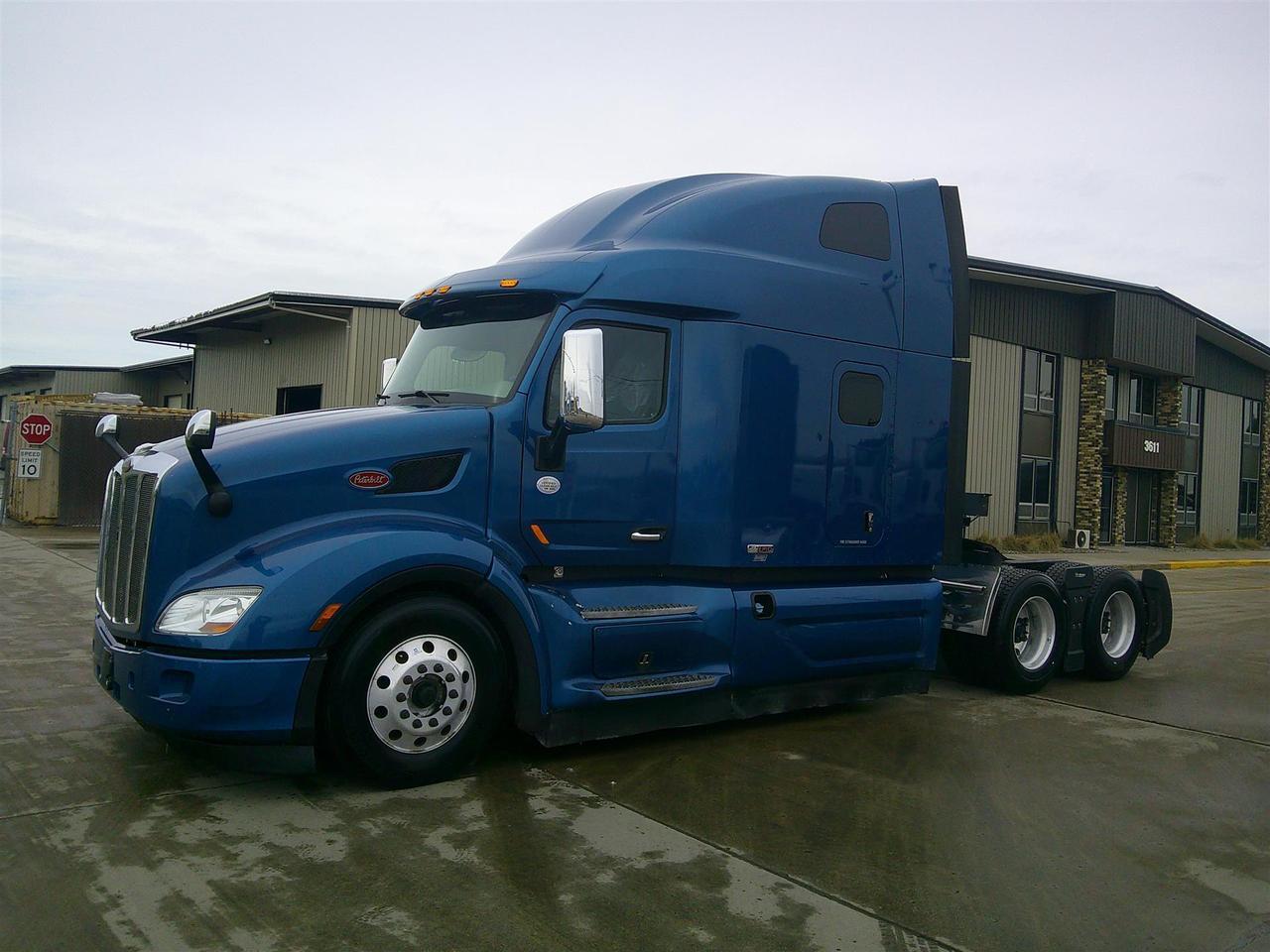 2021 Peterbilt 579 Sleeper