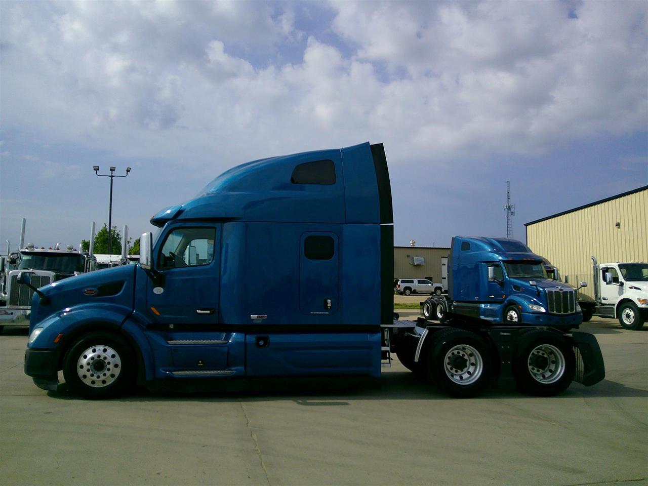 2021 Peterbilt 579 80" Ultraloft Fargo ND