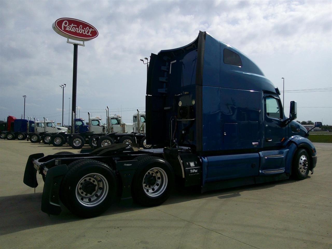 2021 Peterbilt 579 80" Ultraloft Fargo ND