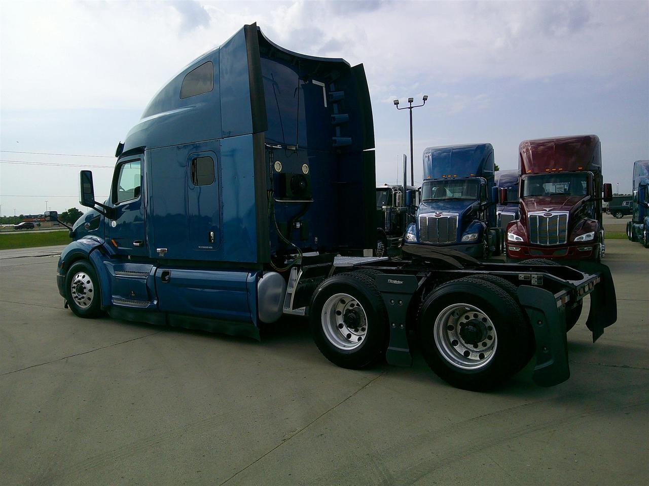 2021 Peterbilt 579 80" Ultraloft Fargo ND