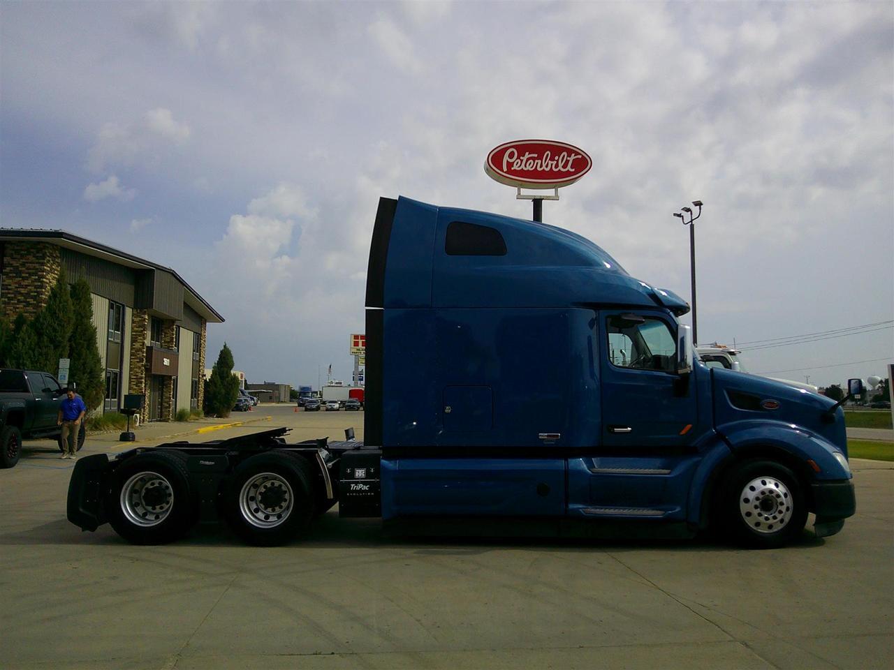 2021 Peterbilt 579 80" Ultraloft Fargo ND
