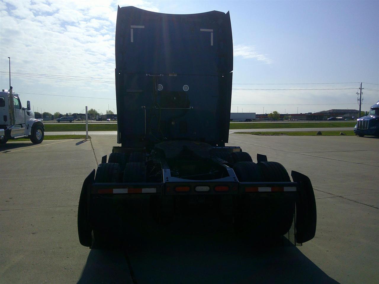 2021 Peterbilt 579 in Fargo, ND — photo 6