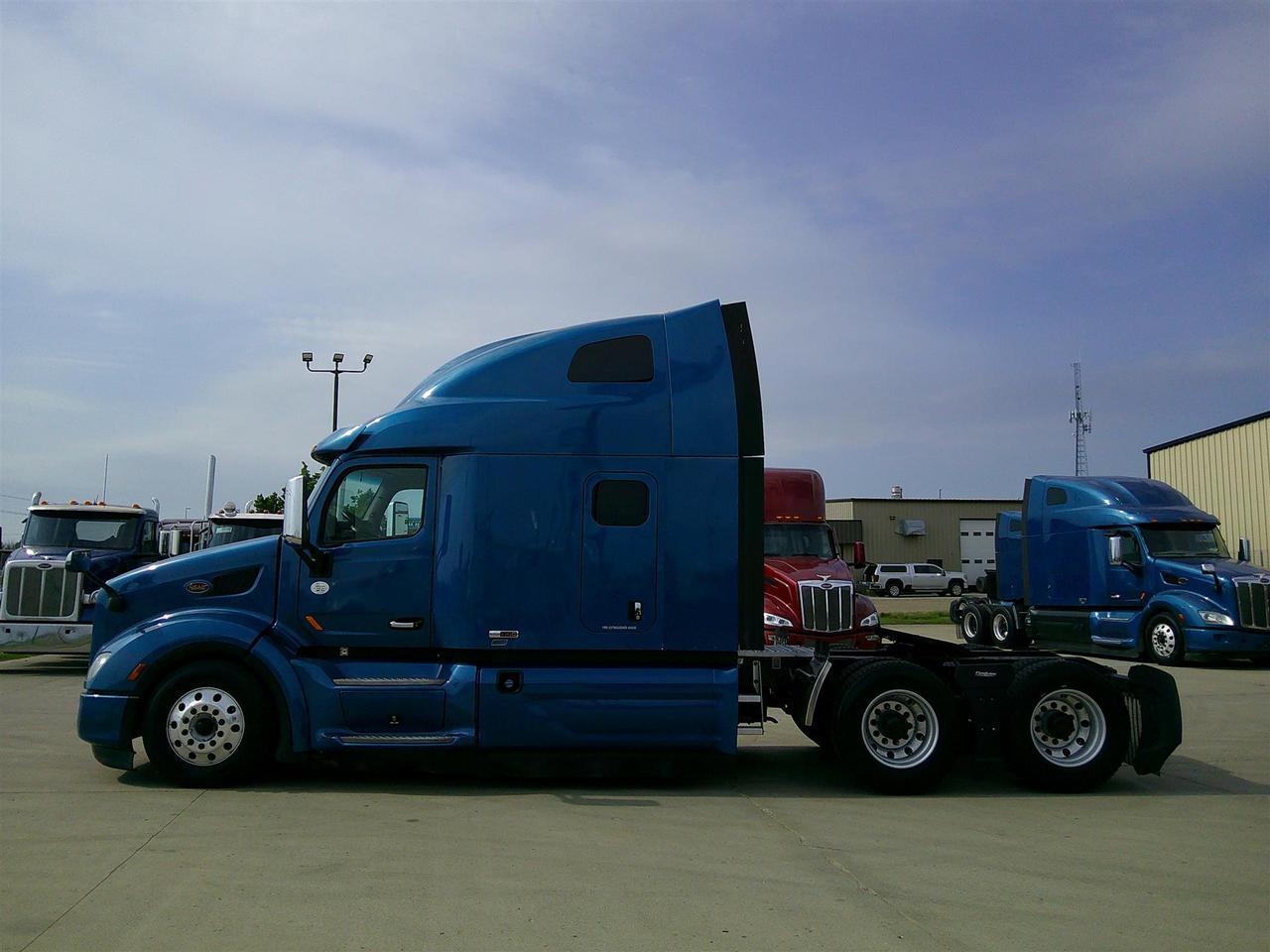 2021 Peterbilt 579 80" Ultraloft Fargo ND