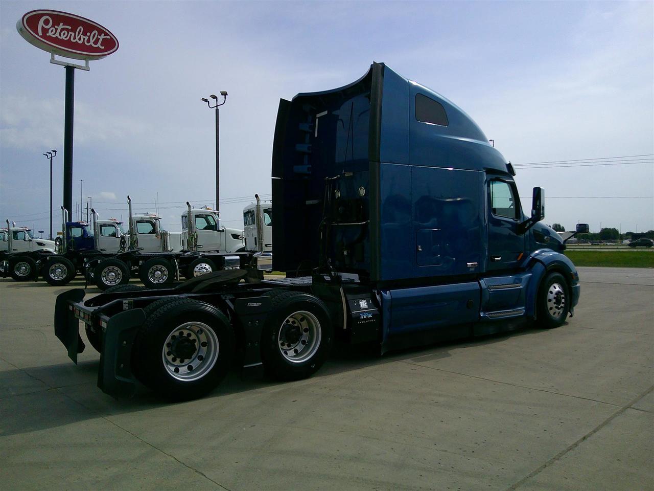 2021 Peterbilt 579 80" Ultraloft Fargo ND