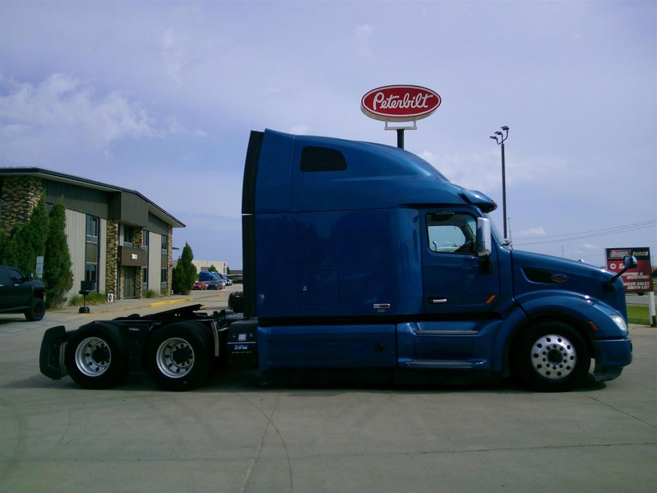 2021 Peterbilt 579 80" Ultraloft Fargo ND