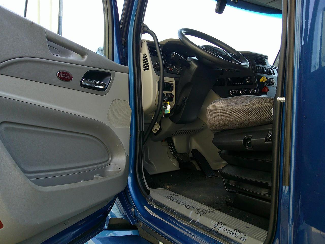 2021 Peterbilt 579 80" Ultraloft Fargo ND