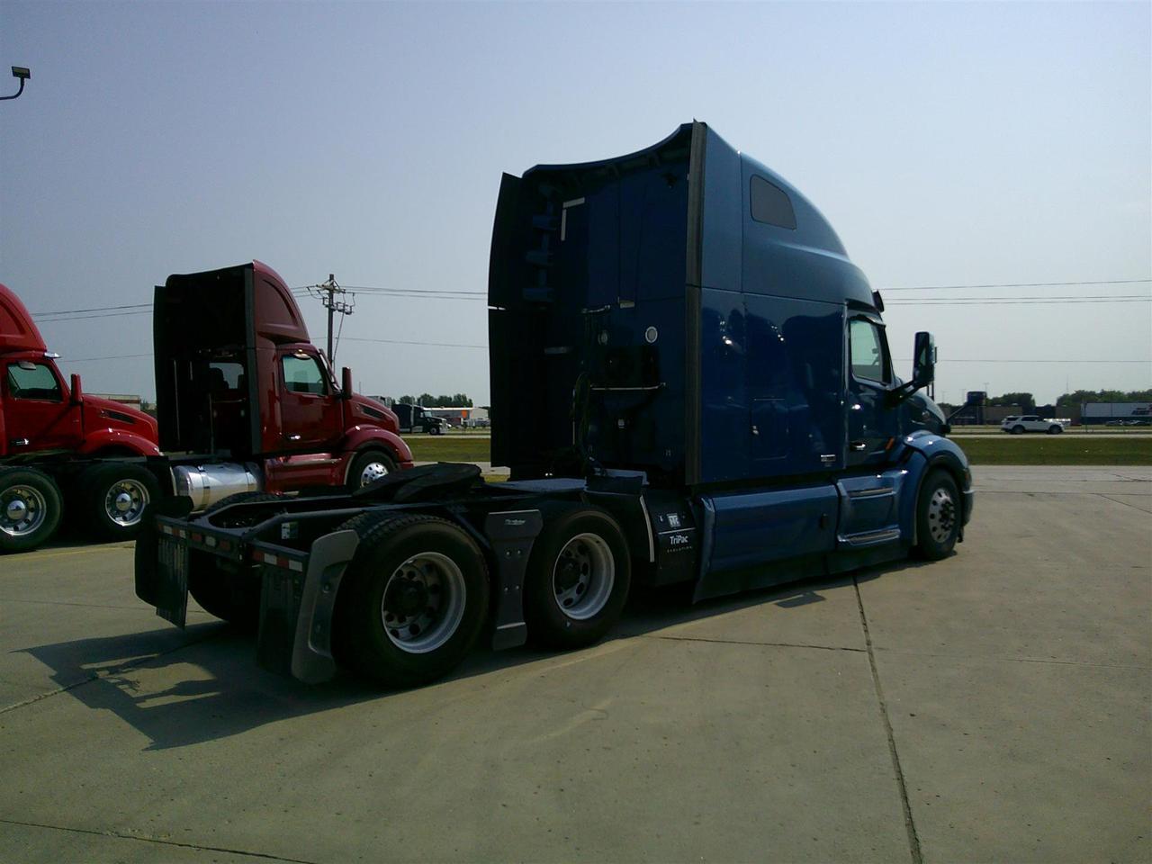 2021 Peterbilt 579 in Fargo, ND — photo 7