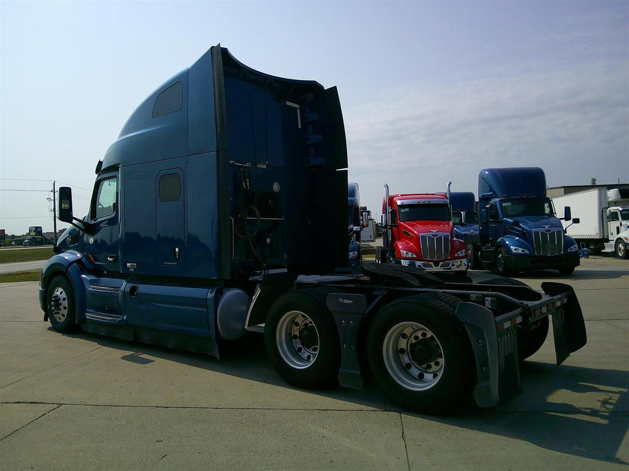 2021 Peterbilt 579 in Fargo, ND — photo 5